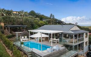 Waiheke Island Living with Pool and Hot Tub - Waiheke Island, New Zealand