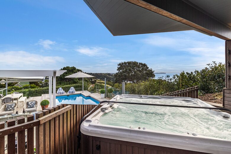 Waiheke Island Living with Pool and Hot Tub - Waiheke Island, New Zealand