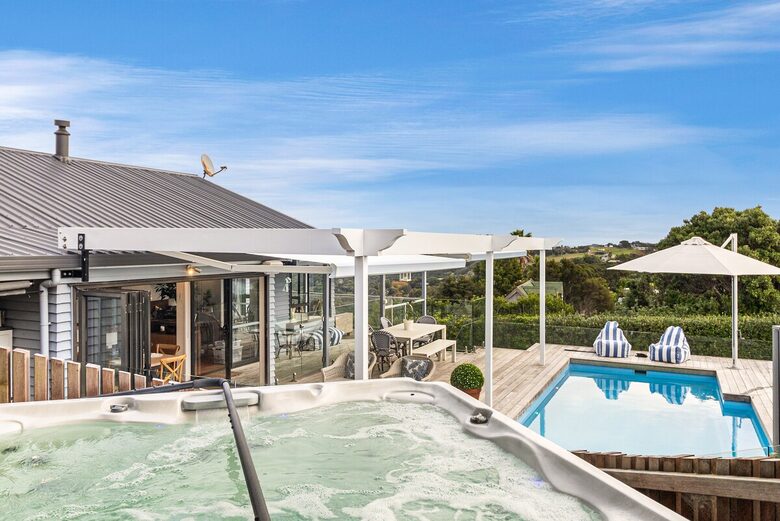 Waiheke Island Living with Pool and Hot Tub - Waiheke Island, New Zealand