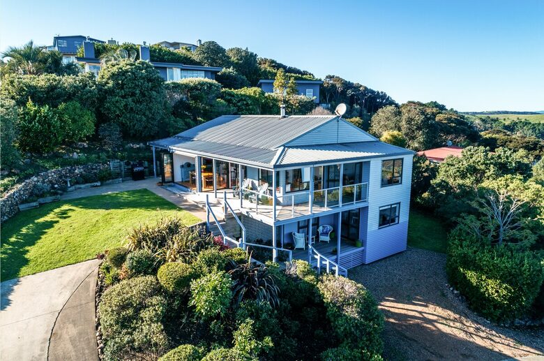 Waiheke Island Living with Pool and Hot Tub - Waiheke Island, New Zealand