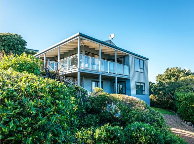 Waiheke Island Living with Pool and Hot Tub - Waiheke Island, New Zealand