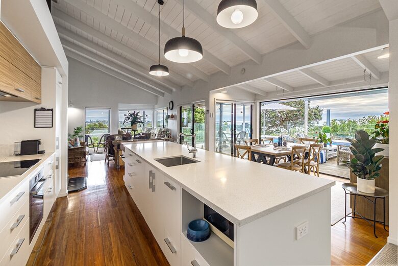 Waiheke Island Living with Pool and Hot Tub - Waiheke Island, New Zealand