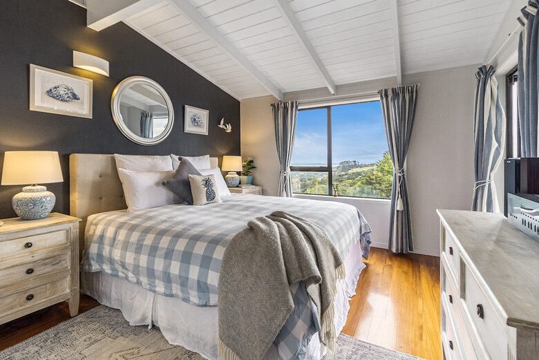 Waiheke Island Living with Pool and Hot Tub - Waiheke Island, New Zealand