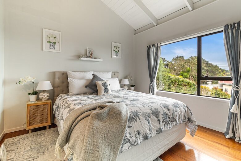 Waiheke Island Living with Pool and Hot Tub - Waiheke Island, New Zealand