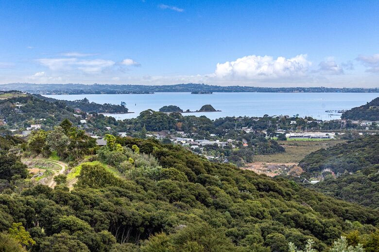 Waiheke Island Living with Pool and Hot Tub - Waiheke Island, New Zealand