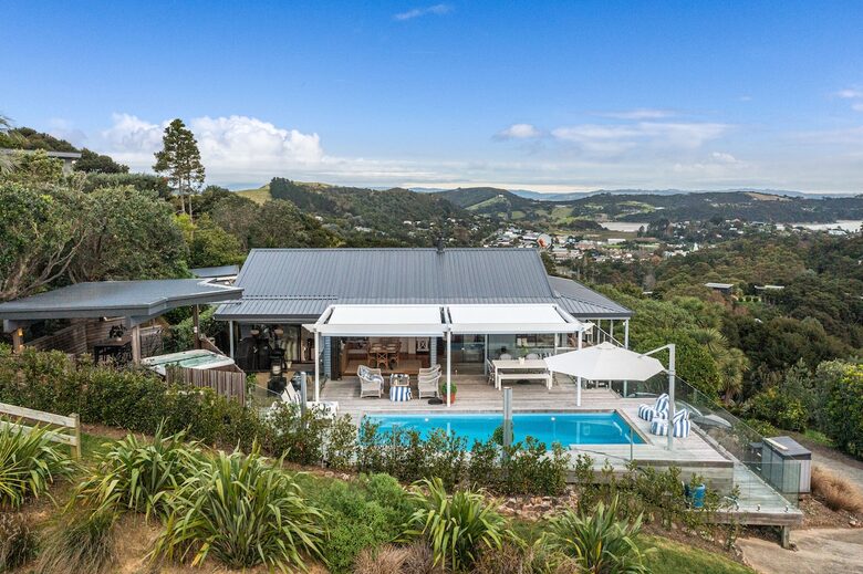 Waiheke Island Living with Pool and Hot Tub - Waiheke Island, New Zealand