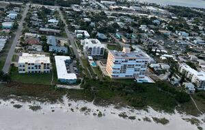 Ruhe im siebten Stock mit Blick auf Cocoa Beach – Cocoa Beach, Florida