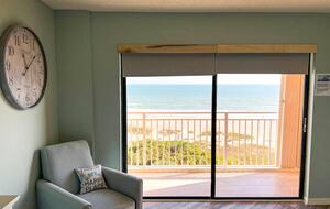 Ruhe im siebten Stock mit Blick auf Cocoa Beach – Cocoa Beach, Florida