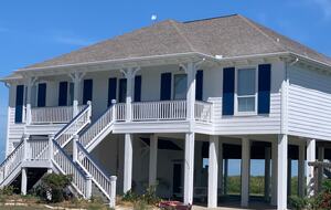 Refined Coastal Escape Overlooking Crystal Beach - Bolivar Peninsula, Texas