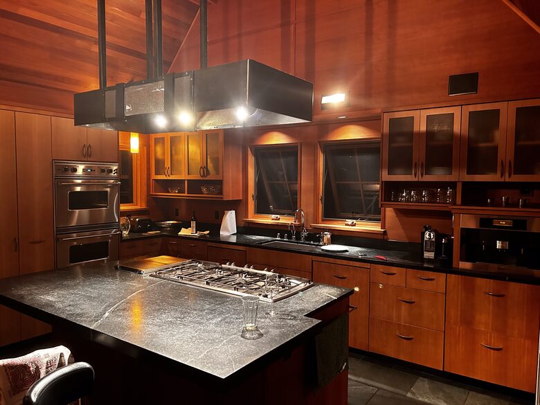 Gourmet kitchen