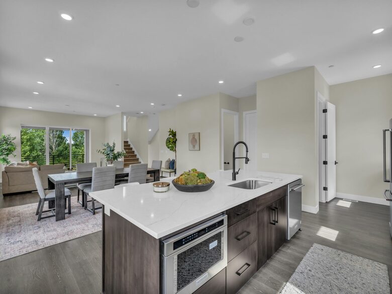 Elegant End-Unit Townhome with Designer Finishes & Mountain Views - Holladay, Utah
