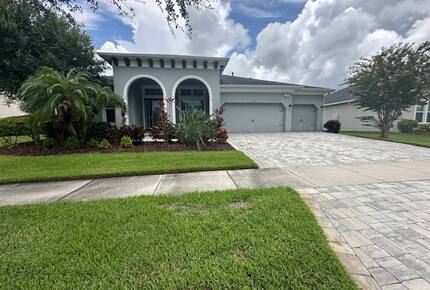Elegant Apollo Beach Haven with Lush Trails & Hot Tub - Apollo Beach, Florida