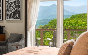 Rhinestone Retreat | A Stylish Mountain Escape Inspired by Dolly - Gatlinburg, Tennessee