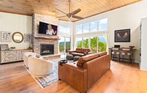 Rhinestone Retreat | A Stylish Mountain Escape Inspired by Dolly - Gatlinburg, Tennessee