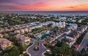 Playful and Cozy Getaway Near the Gulf - Destin, Florida