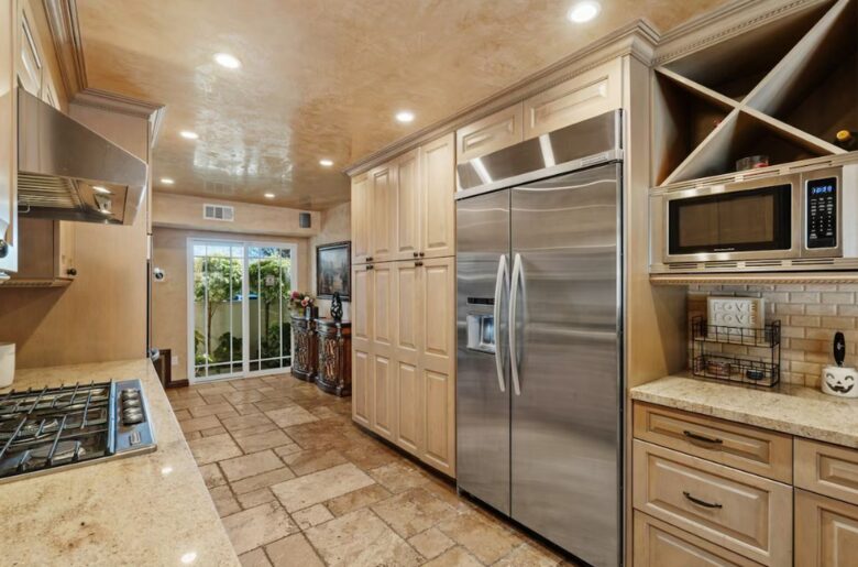 Resort Like Property in Los Angeles - Woodland Hills, California