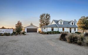 Exquisite Wine Country Escape with Sweeping Views - Paso Robles, California