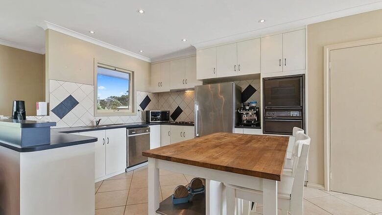 Oceanfront Serenity | Marengo’s Coastal Gem - Marengo, Australia