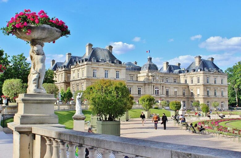 Elegant Parisian Retreat Near Luxembourg Gardens - Paris, France