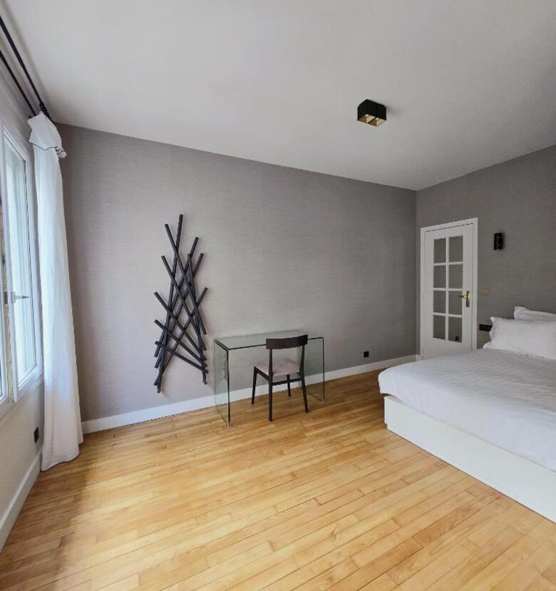 Elegant Parisian Retreat Near Luxembourg Gardens - Paris, France