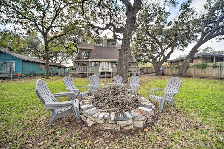 Cozy Hill Country Haven on the Water - Kingsland, Texas