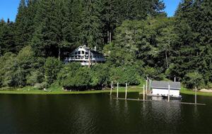 South Tenmile Lake Waterfront Retreat - Lakeside, Oregon