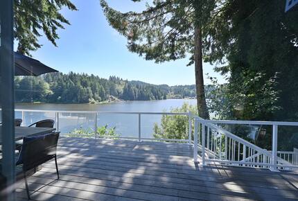South Tenmile Lake Waterfront Retreat - Lakeside, Oregon