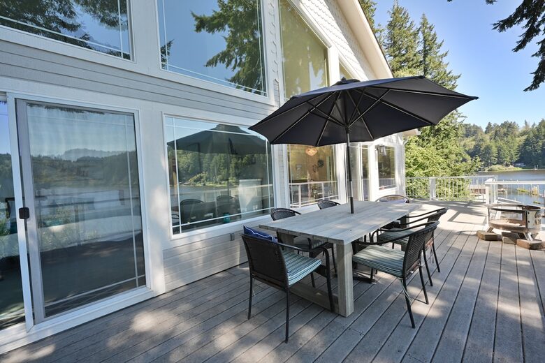 South Tenmile Lake Waterfront Retreat - Lakeside, Oregon