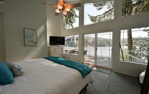 South Tenmile Lake Waterfront Retreat - Lakeside, Oregon