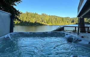 South Tenmile Lake Waterfront Retreat - Lakeside, Oregon