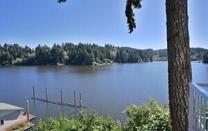 South Tenmile Lake Waterfront Retreat - Lakeside, Oregon