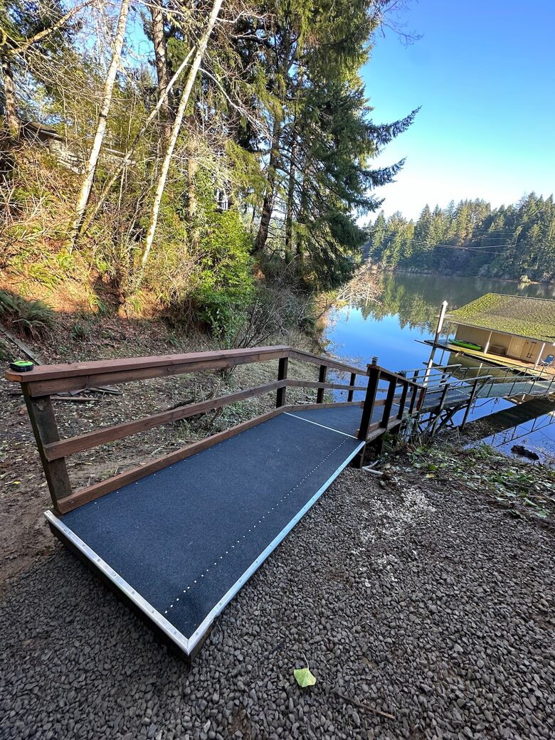 South Tenmile Lake Waterfront Retreat - Lakeside, Oregon