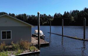 South Tenmile Lake Waterfront Retreat - Lakeside, Oregon
