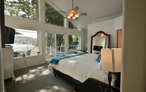 South Tenmile Lake Waterfront Retreat - Lakeside, Oregon