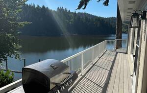 South Tenmile Lake Waterfront Retreat - Lakeside, Oregon