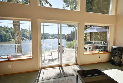 South Tenmile Lake Waterfront Retreat - Lakeside, Oregon