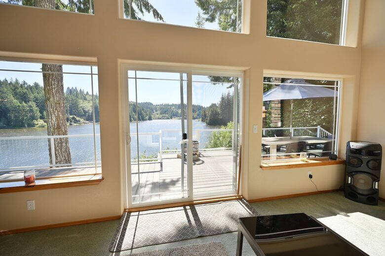 South Tenmile Lake Waterfront Retreat - Lakeside, Oregon