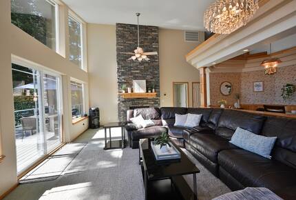 South Tenmile Lake Waterfront Retreat - Lakeside, Oregon