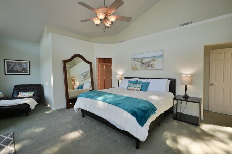 South Tenmile Lake Waterfront Retreat - Lakeside, Oregon