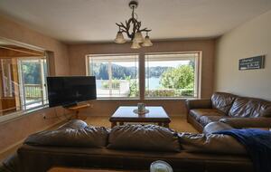 South Tenmile Lake Waterfront Retreat - Lakeside, Oregon