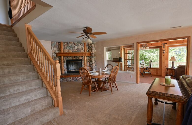 South Tenmile Lake Waterfront Retreat - Lakeside, Oregon