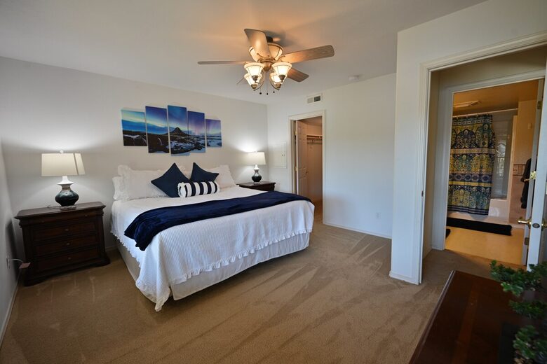 South Tenmile Lake Waterfront Retreat - Lakeside, Oregon