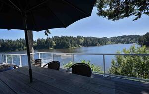 South Tenmile Lake Waterfront Retreat - Lakeside, Oregon