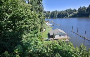 South Tenmile Lake Waterfront Retreat - Lakeside, Oregon