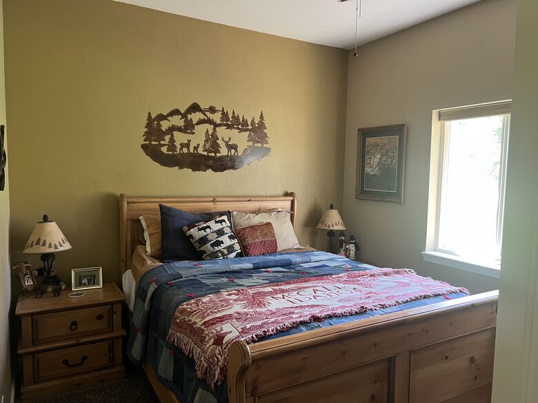 Guest bedroom