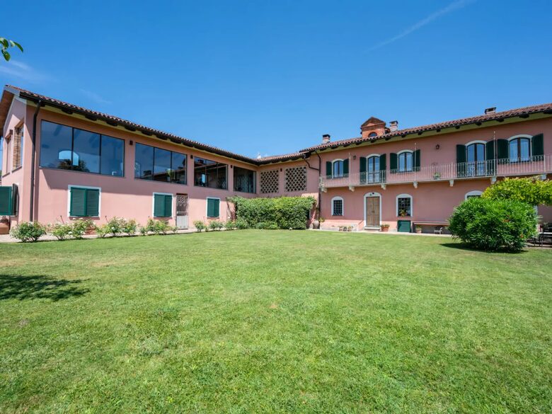 Luxury Wine Country Villa with Panoramic Vineyard Views - Soglio, Italy