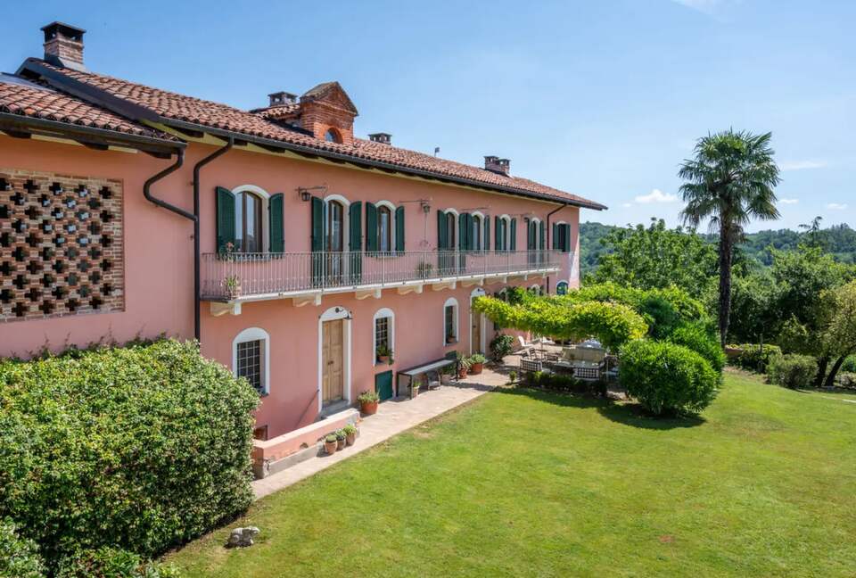 Luxury Wine Country Villa with Panoramic Vineyard Views - Soglio, Italy