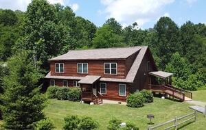 Elegant Lodge Retreat Nestled in the Appalachians - Banner Elk, North Carolina