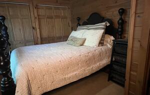 Queen size bedroom