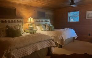Sophisticated Mountain-View Haven on Lake Blue Ridge - Morganton, Georgia